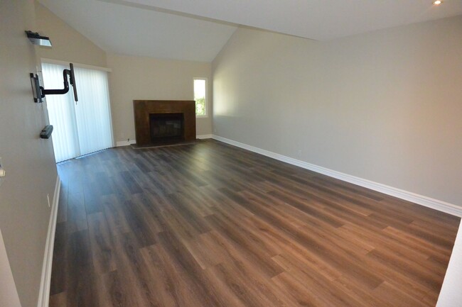 Foto del edificio - Beautiful Remodeled 2 Bed 2.5 Bath Condo i...