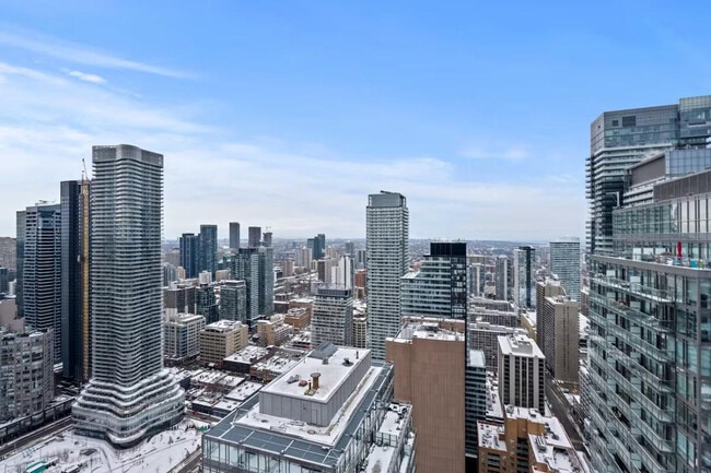 Photo du bâtiment - 889 Bay St.