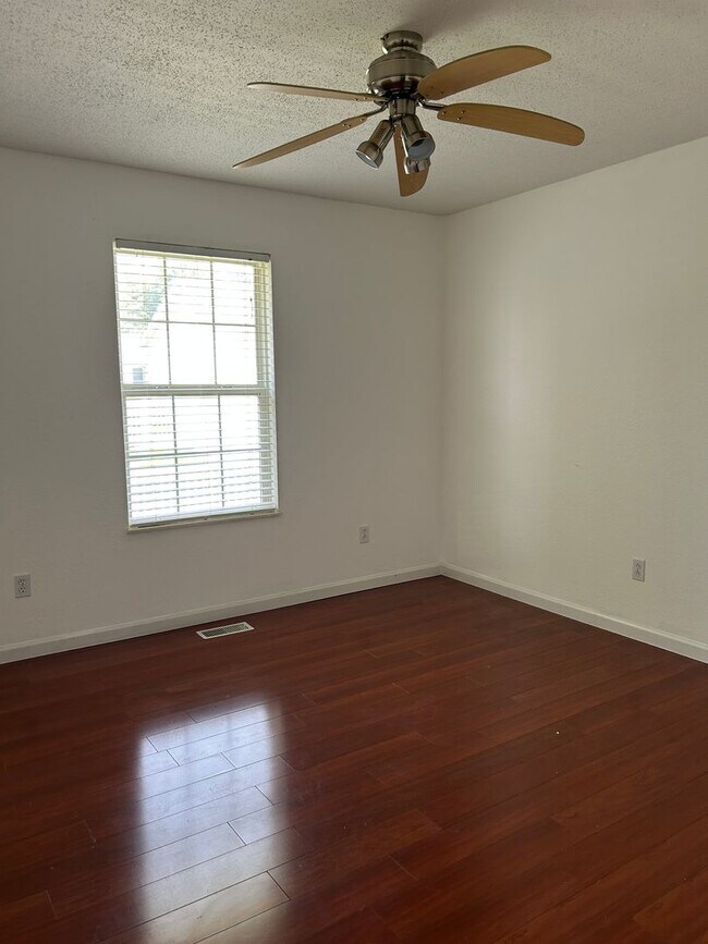 Foto del edificio - 1456 Kingsley Dr