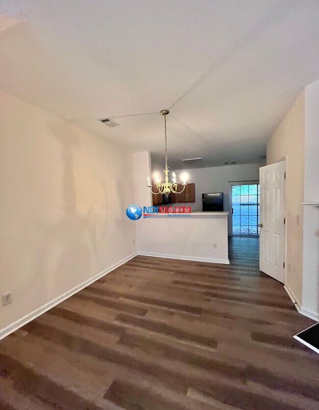 Foto del edificio - Townhome in Norcross with easy access to I-85