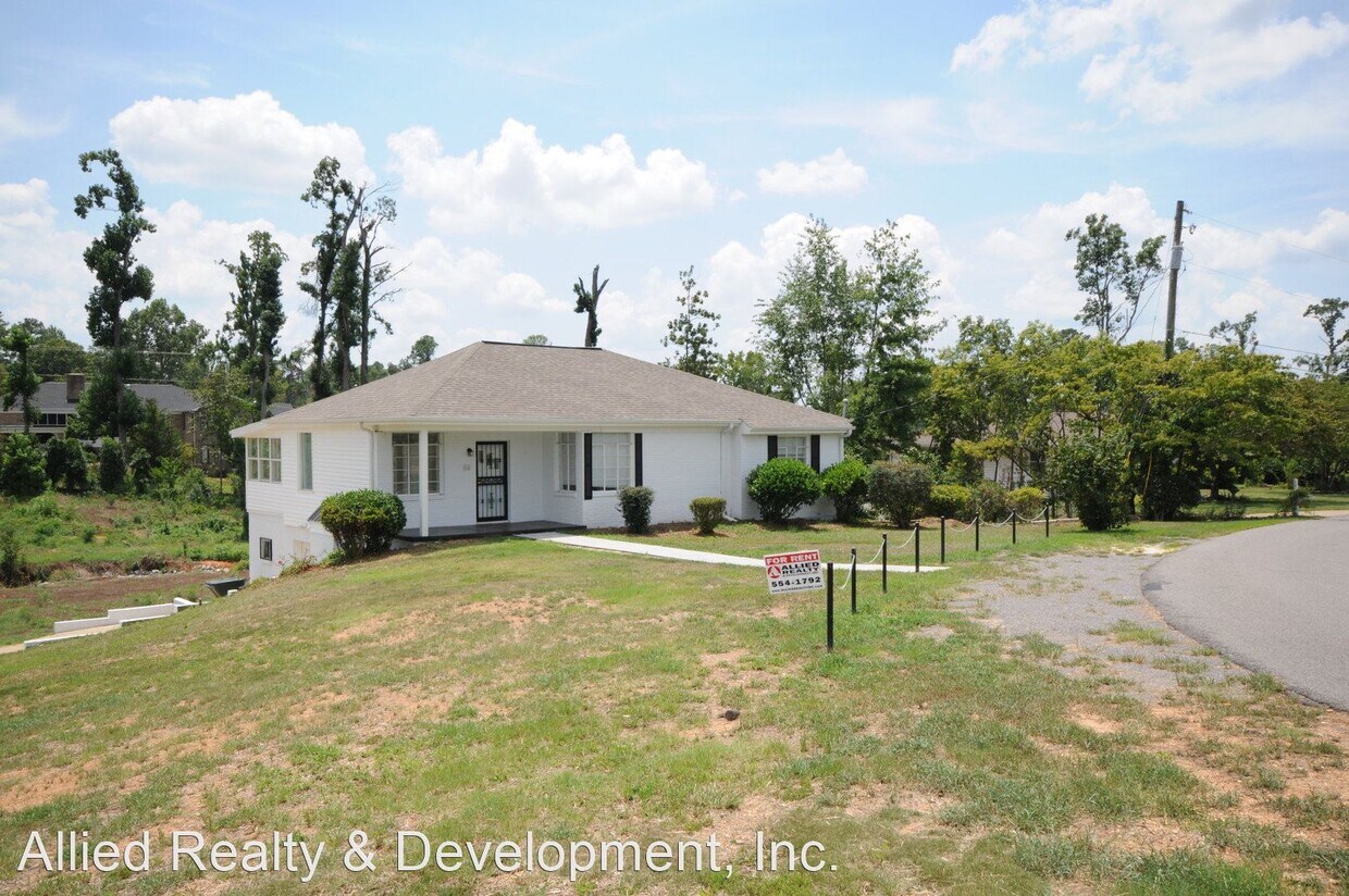 Foto principal - 4 br, 2 bath House - 16 Windsor Drive