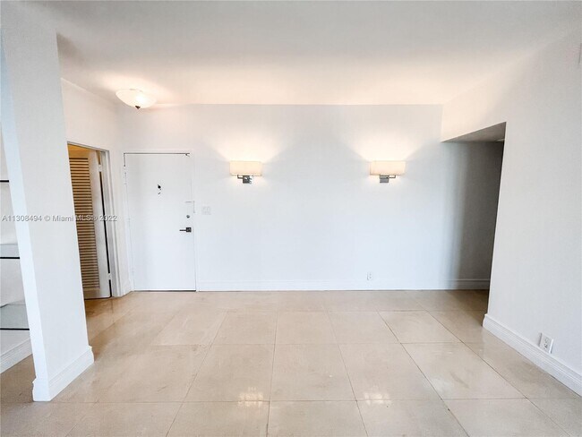Foto del edificio - 4747 Collins Ave