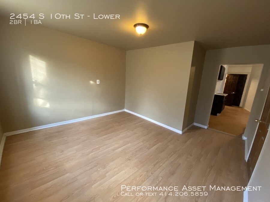 Primary Photo - Cozy 2br South Side garden level unit