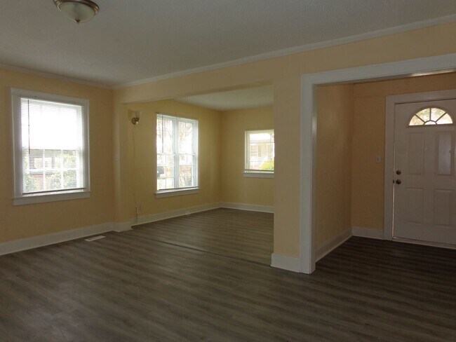 Building Photo - Cradock - 4 Bedroom House with Detached Ga...