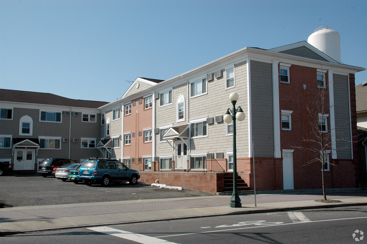 Beautiful clean condo available just 5 blocks from Avon Beaches - 501 Main St