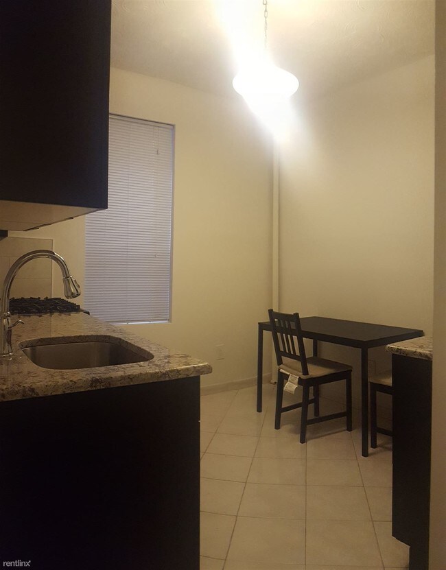 Foto del edificio - 2574 43rd St