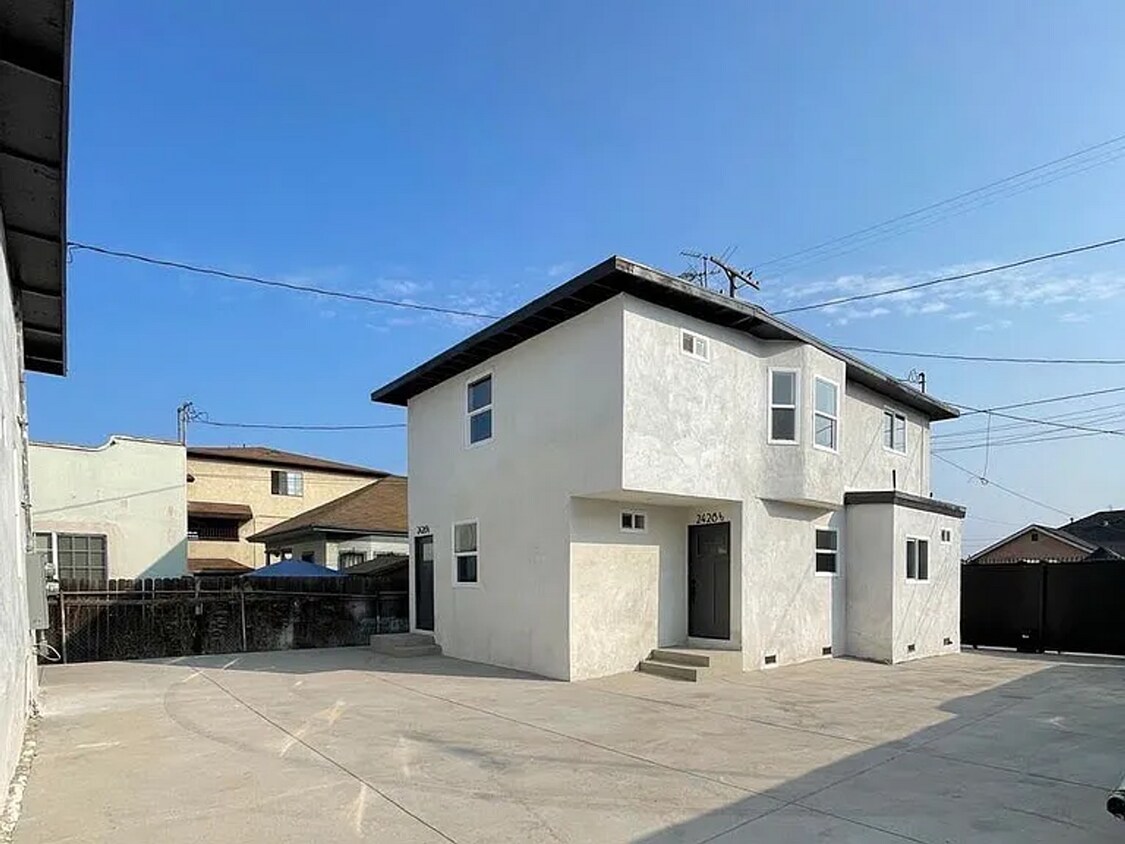 Foto principal - Modern 3BD/2BA in Arts District! Pet Frien...