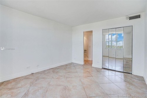 Foto del edificio - 3660 NE 166th St