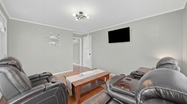 Foto del edificio - 3703 Redding Rd