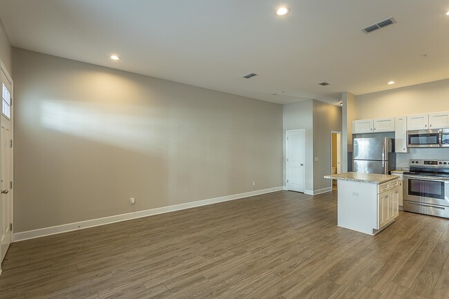 Building Photo - 2170 Capital Cir SE