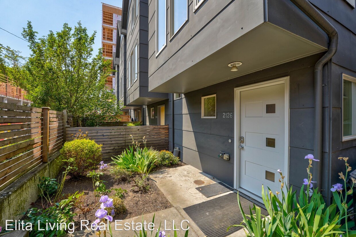 Foto principal - 2 br, 1.5 bath House - 2126 S. State St.