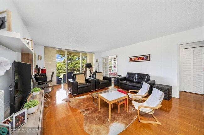 Foto del edificio - 565 Oaks Ln