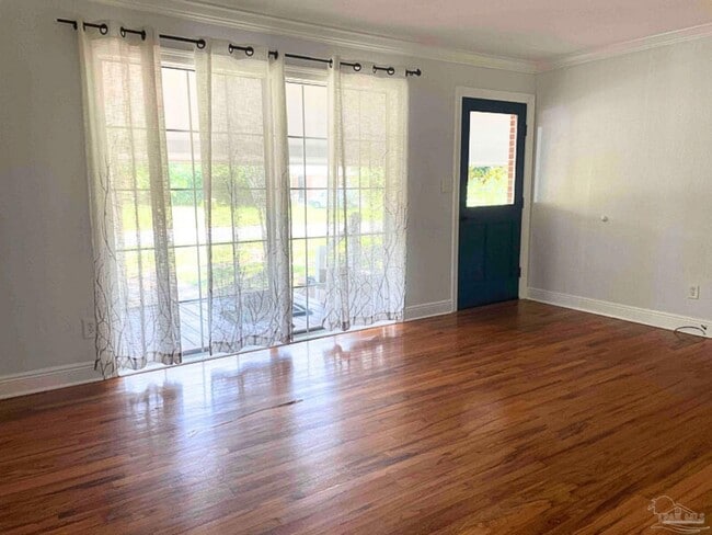 Foto del edificio - 3708 Whispering Pines Dr