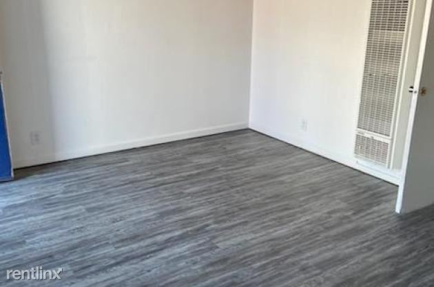 Building Photo - 1 br, 1 bath Townhome - 1350 N Craycroft Rd