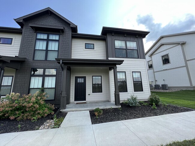 Building Photo - 2016 SW Chautauqua Ln