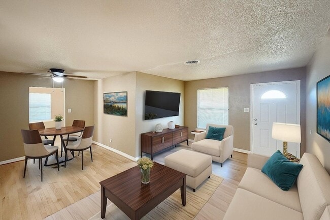 Building Photo - 822 Bandera Ln