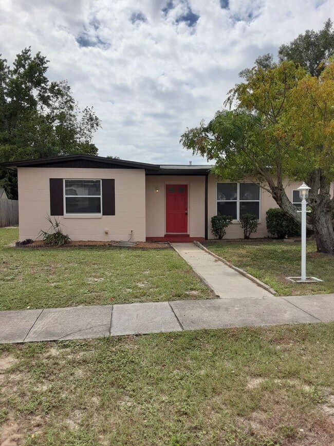 Building Photo - 6298 Holiday Dr