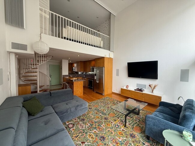 Foto del edificio - Charming Loft - 2 bed/ 2.5 bath in prime downtown San Diego!