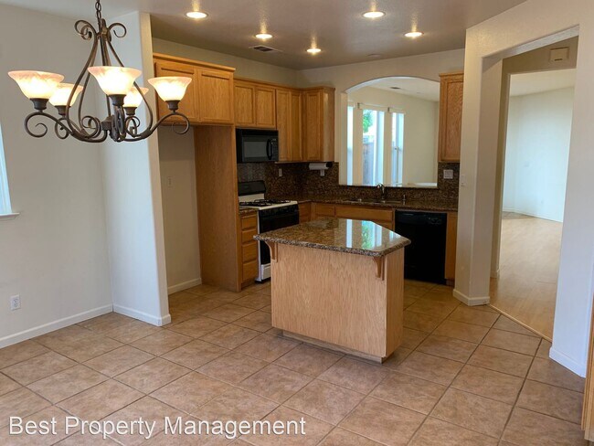 Building Photo - 3 br, 2 bath House - 533 Jacaranda St