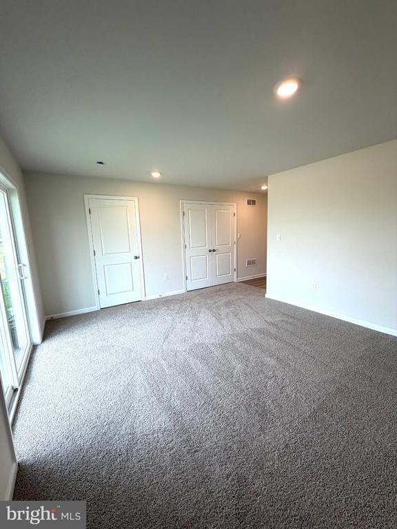 Building Photo - 128 Essex Dr