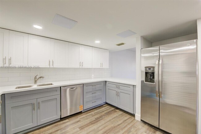 Foto del edificio - 565 NW 97th Ave