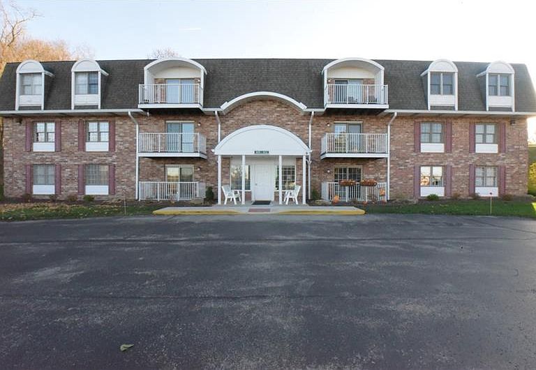 Primary Photo - 201 Clubhouse Dr