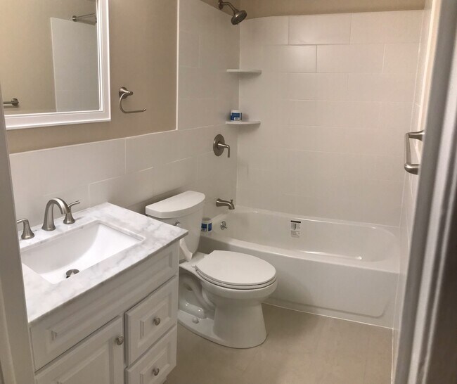 Building Photo - 4811 Ravens Crest Dr