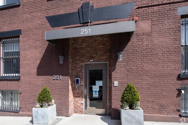 Entrance - 251 19th St