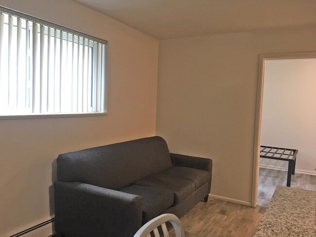 Building Photo - 912 Oakland Ave