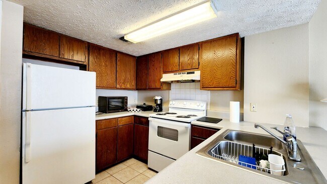 Building Photo - Nice 1 Bed / 1 Bath just 5 minutes away fr...