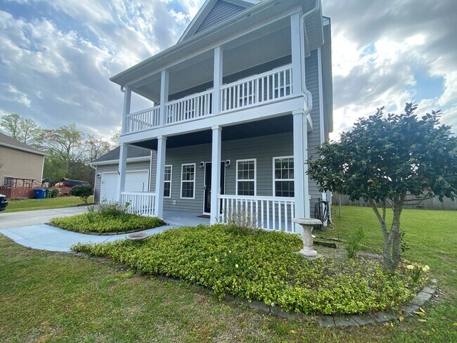 Building Photo - Beautiful 4 bedroom 3.5 bath home in Sneads Ferry - Landing at Mill Creek Community