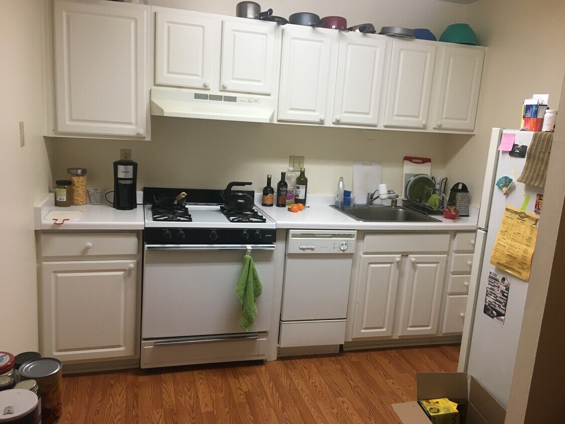 Foto principal - 2588 N Frederick Ave