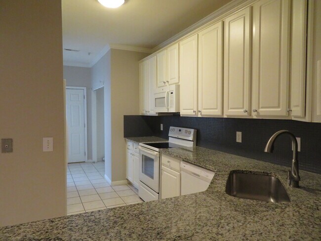 Building Photo - 8806 Fairview Bluff
