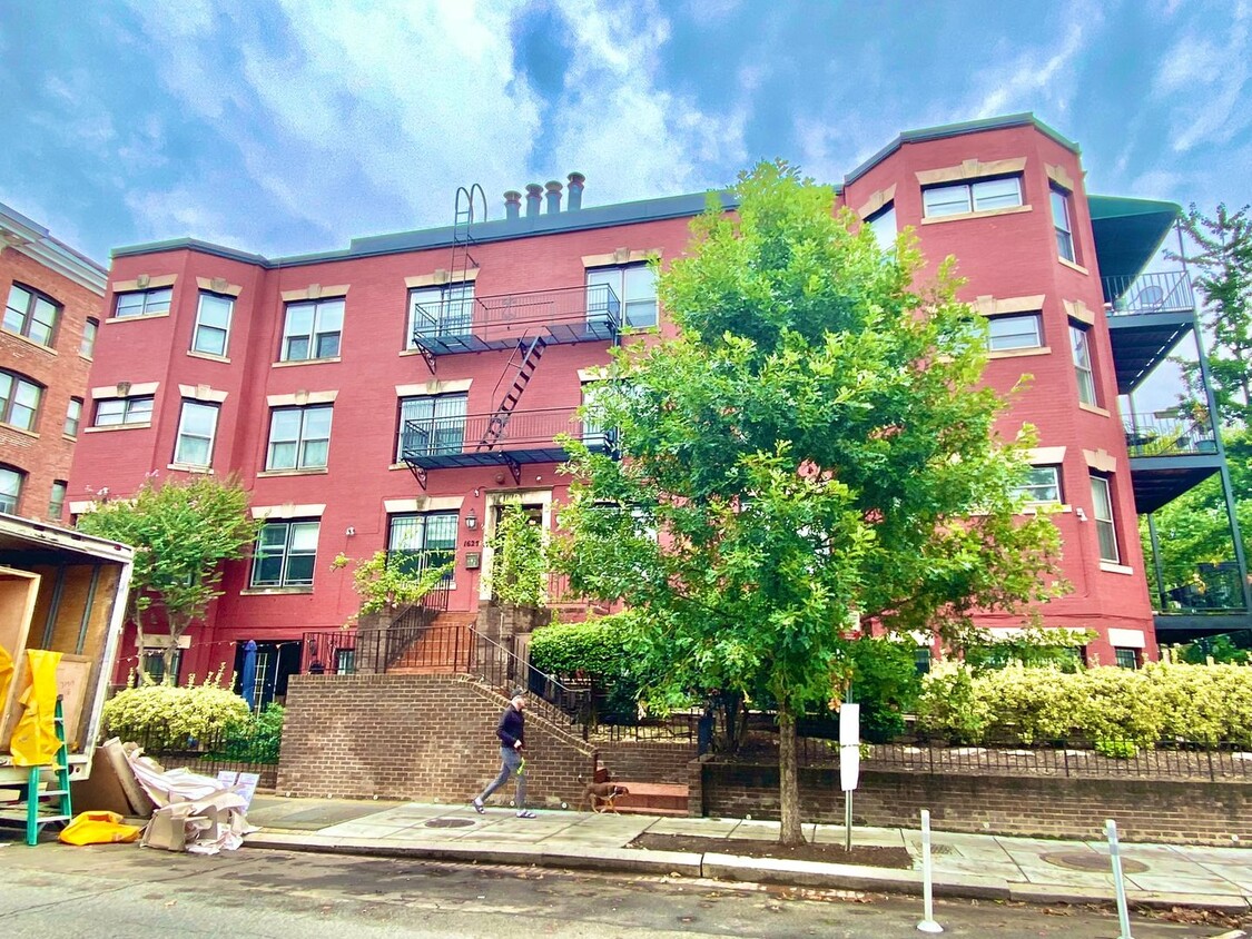 Foto principal - Logan/Dupont 1BR 1BA unit with hardwood fl...