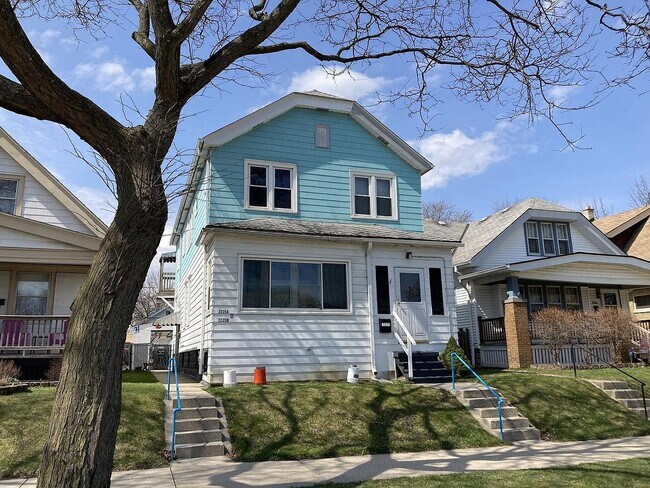Building Photo - 3235 N Bremen St