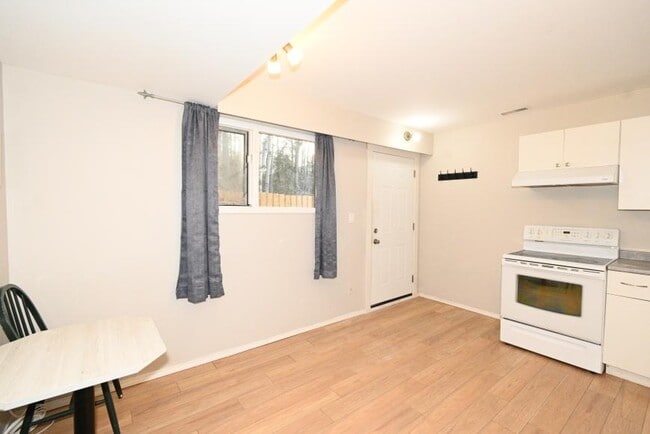 Building Photo - 1 bedroom in Prince George BC V2L 5L5