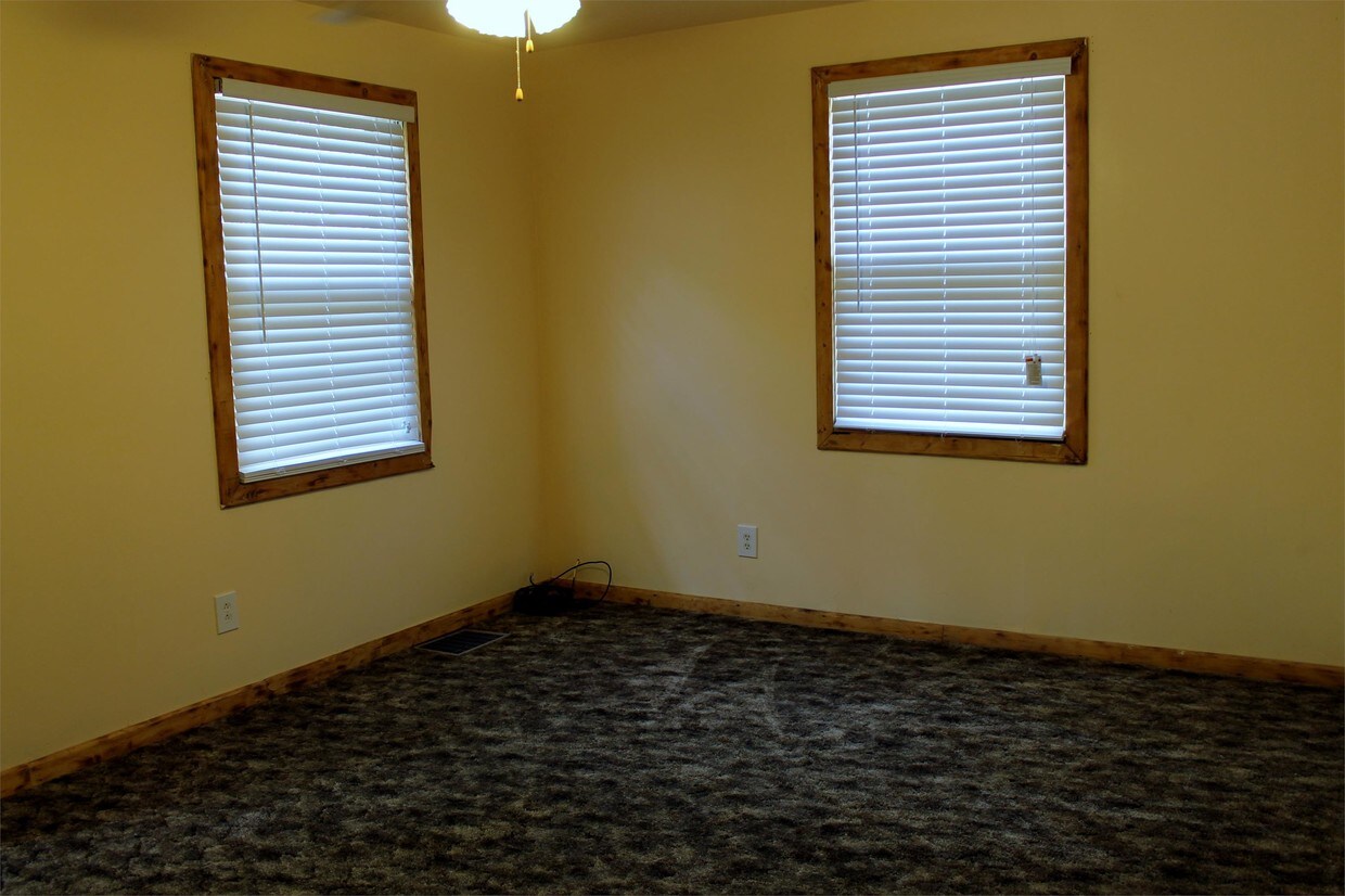 Building Photo - 239 Decker St