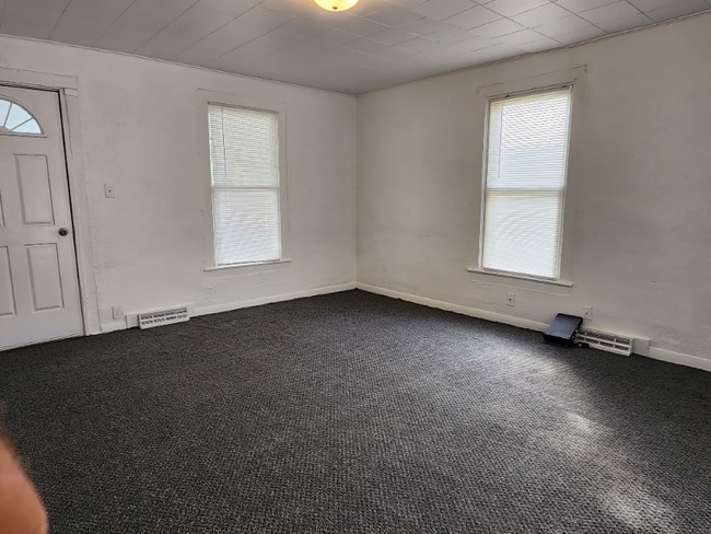 Building Photo - 612 6th St SW