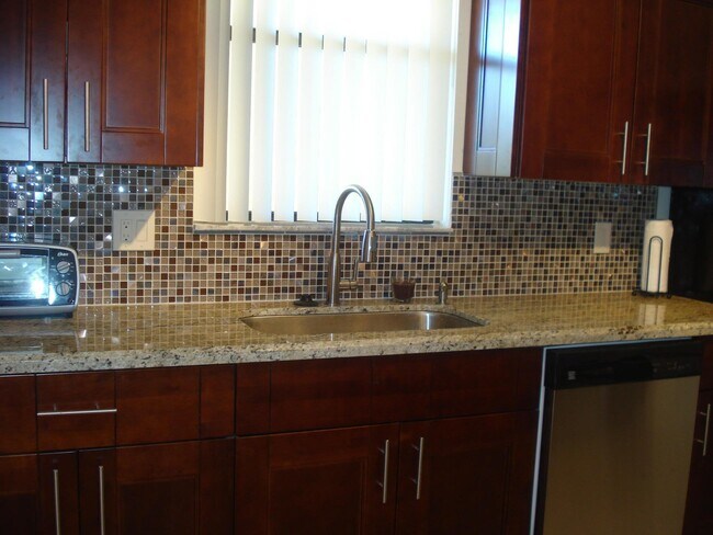 Building Photo - 450 Egret Cir