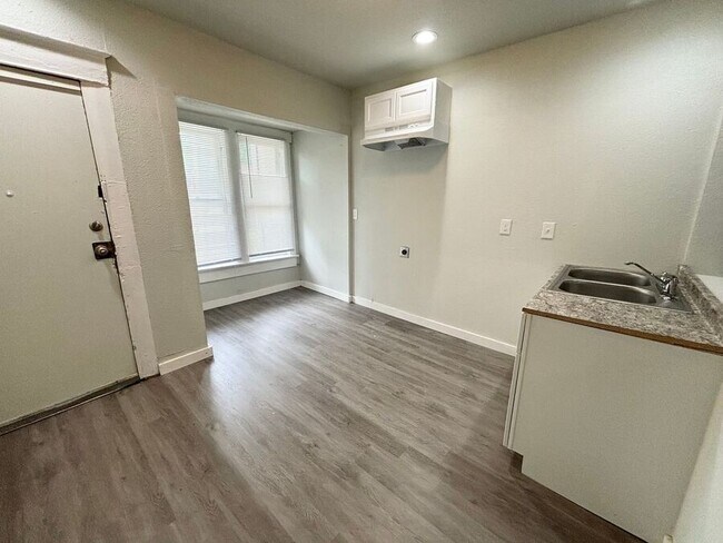 Foto del edificio - 1627 Alston Ave