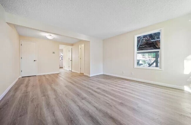 Building Photo - Charming two bedroom townhouse in Ashland ...