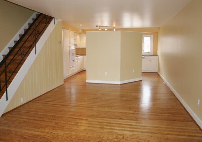 Foto del edificio - 5411 Houghton Pl