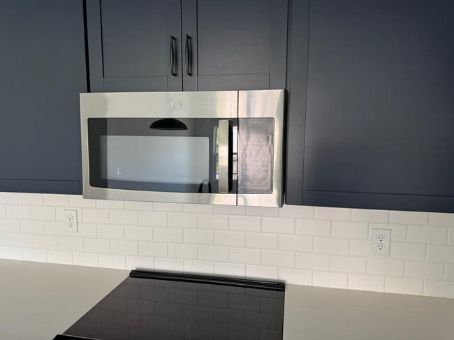 Building Photo - 1073 SW Benchor Ave