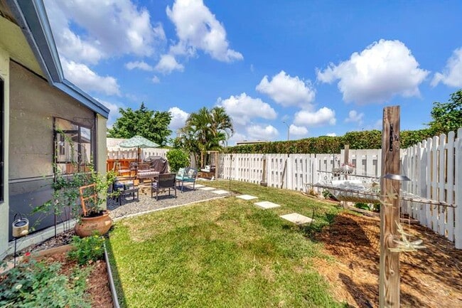 Building Photo - 9743 Saratoga Park Ct