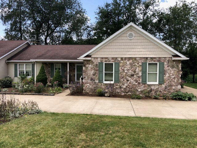 Secluded duplex - 1007 Woodland St SW