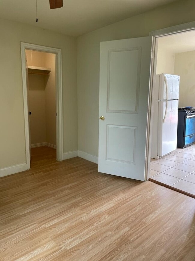 Foto del edificio - 413 N LIVE OAK St