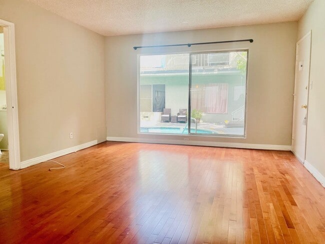 Foto del edificio - 941 N San Vicente Blvd