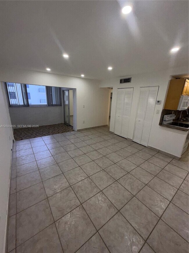 Foto del edificio - 750 NW 43rd Ave