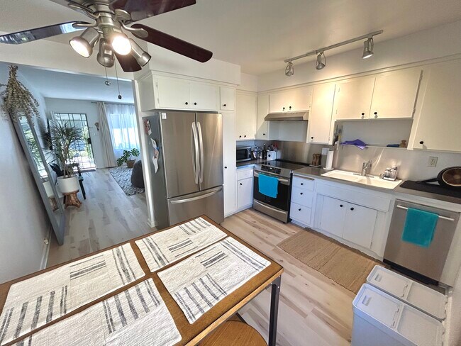 Foto del edificio - 800 N Eucalyptus Ave