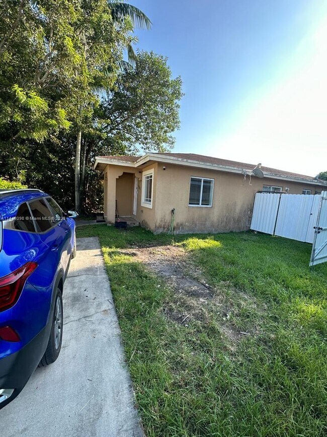 Foto del edificio - 865 SW 7th Terrace